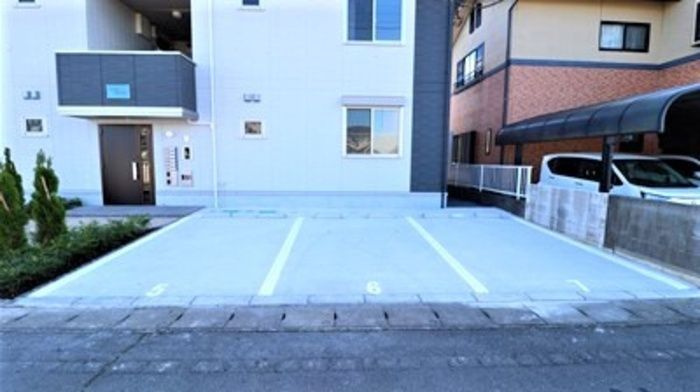 コーポプルメリアの駐車場|駐車場完備です