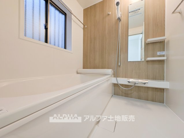 中古戸建　立川市一番町1丁目　全1棟の浴室|【Relax Bath】◆毎日の入浴を心地よく◆新品交換予定の浴室には追焚機能や浴室暖房を備えています。家族それぞれの入浴時間に合わせて利用できる設備です。