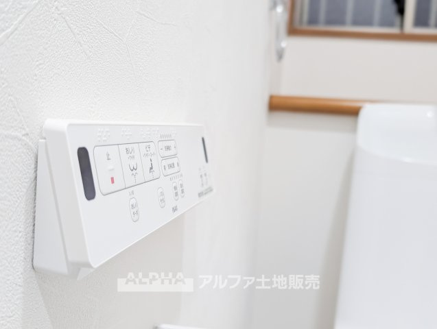 中古戸建　立川市一番町1丁目　全1棟のトイレ|【Clean Restroom】◆各階にトイレを設置◆1階と2階にトイレを備えた住まい。新品交換予定のトイレで、毎日の使いやすさと清潔感に配慮されています。