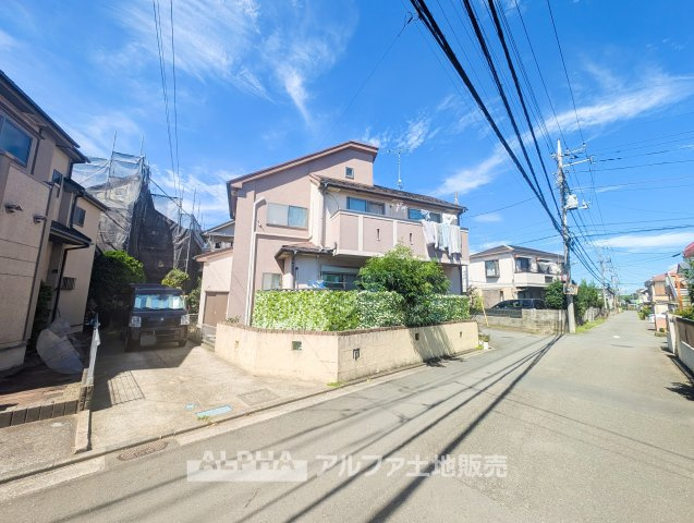 中古戸建　立川市一番町1丁目　全1棟の外観|【Sunny House】◆陽当たり良好◆明るさを取り込みやすい戸建住宅。南東側約5.07mの公道に面し、落ち着いた住環境が広がります。