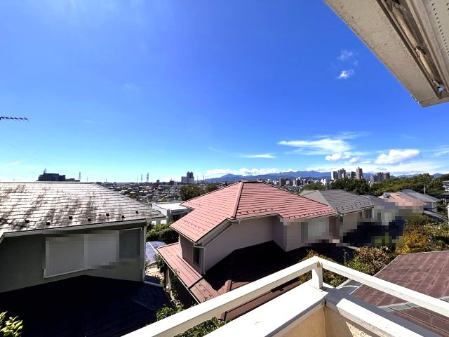 2階からの展望　南側ひな壇の為、開放的な眺望です
