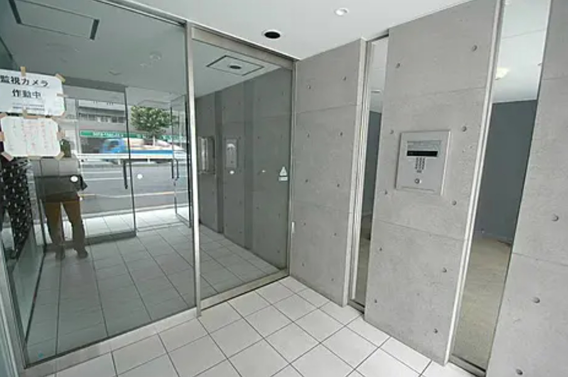 荒川区東日暮里１丁目の賃貸マンションのエントランス