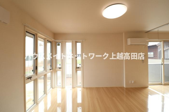 グランディール Ａ棟の居間・リビング|LDK12.1帖