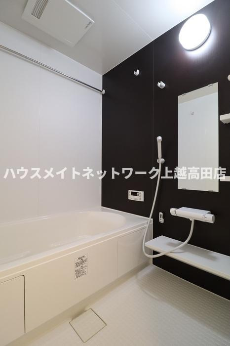 グランディール Ａ棟の浴室|浴室１坪（追焚機能付）