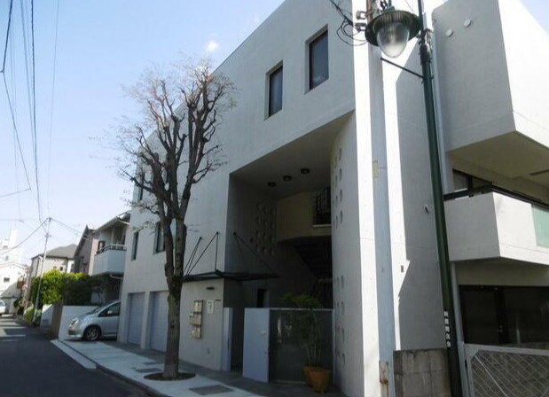 三鷹市新川６丁目の賃貸マンションの外観