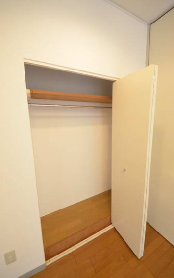 三鷹市新川６丁目の賃貸マンションの収納
