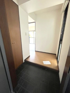 調布市布田２丁目の賃貸マンションの玄関