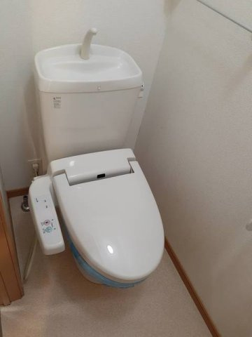 ラミアカ－メラ　ウーノのトイレ|嬉しい温水洗浄便座付きです♪