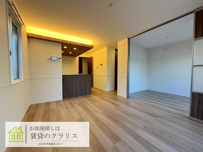 エンラージ西院の居間・リビング