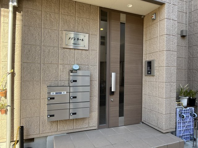 メゾンラールのエントランス