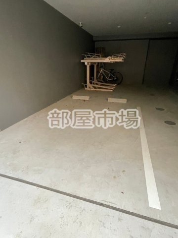 アベニールの駐車場