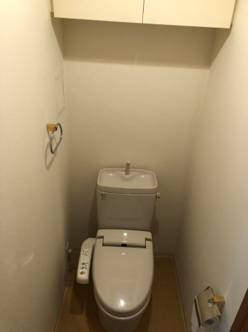 中央区日本橋３丁目の賃貸マンションのトイレ