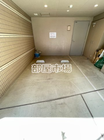 スプレスター上野根岸の駐車場
