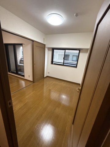 ラクラス田原町の洋室