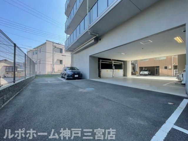 エスリード神戸大倉山ヒルズの駐車場