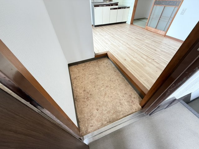 小川ハイツの玄関