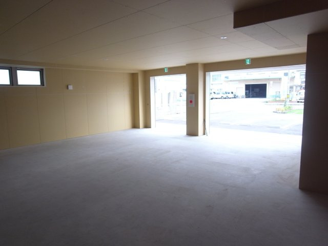 摂津市鳥飼八防１丁目の店舗一部
