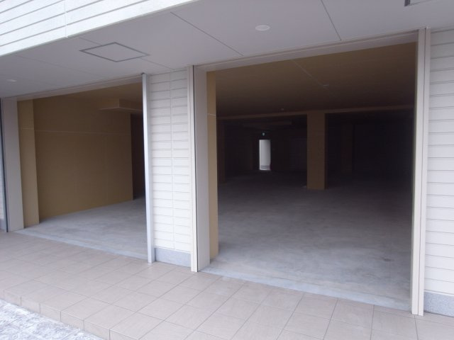 摂津市鳥飼八防１丁目の店舗一部