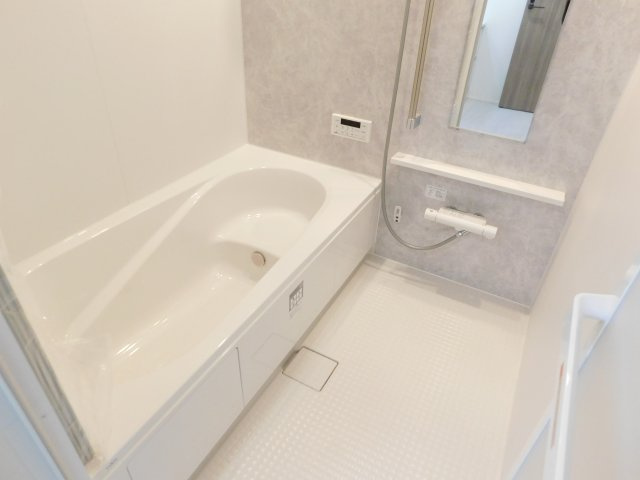 名古屋市中川区一色新町２丁目の新築一戸建の浴室|◇浴室◇　　広い１坪サイズ・浴室暖房乾燥機・保温浴槽・ベンチ浴槽・スライドバーシャワー・クリーンフロア・オートバス・バリアフリー