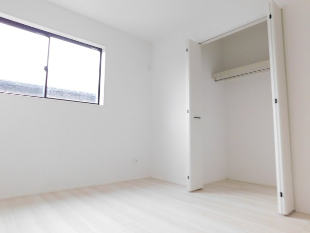 名古屋市中川区一色新町２丁目の新築一戸建の洋室|◇２階洋室◇　　南面で明るい洋室５．２５帖　全居室収納完備！　
