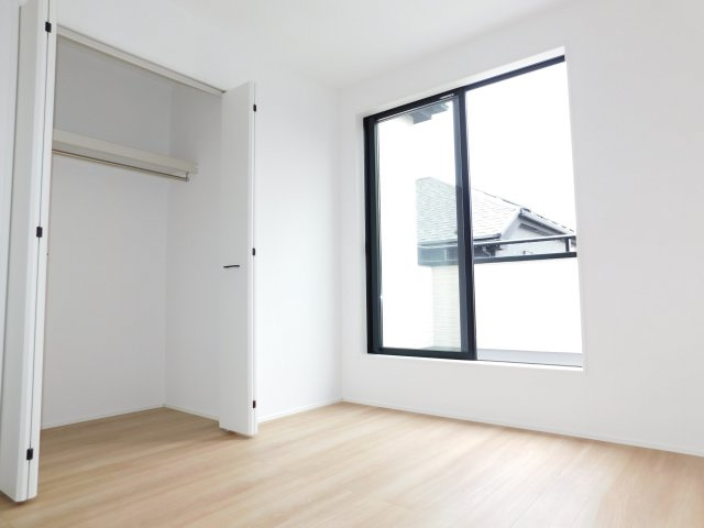 名古屋市中川区一色新町２丁目の新築一戸建の洋室|◇２階洋室◇　　南面で明るい洋室５．７５帖　全居室収納完備！　バルコニー付き♪