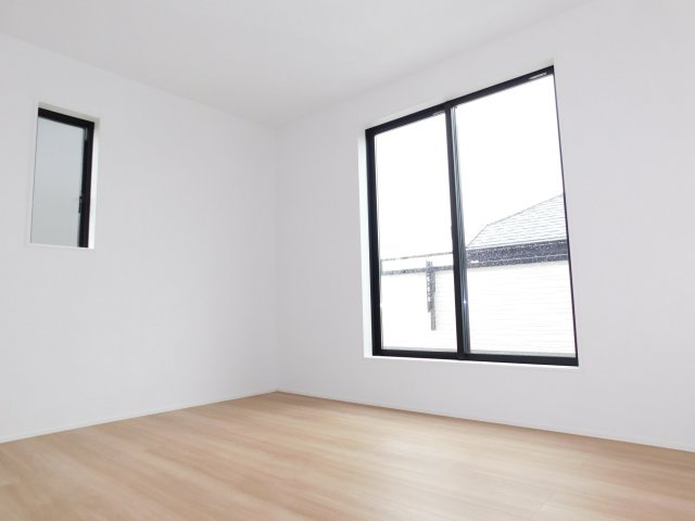 名古屋市中川区一色新町２丁目の新築一戸建の洋室|◇２階洋室◇　　南面で明るい洋室７．０帖　ウォークインクローゼット完備！　バルコニー利用可♪