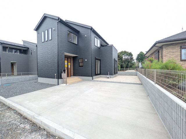 ひたちなか市中根9期　新築戸建　2号棟の前面道路含む現地写真|現地案内会開催中です！ 平日のご見学も可能です。 お気軽にお問い合わせください♪ 【リアライズ不動産】 0297-86-8370まで♪