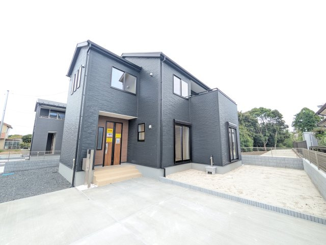 ひたちなか市中根9期　新築戸建　2号棟の外観|【月々6万円台〜】
写真だけでは伝わらない快適さを、ぜひ現地で体感しませんか？
即日見学可能です！平日のご案内も可能です♪
お気軽にお問合せください！
