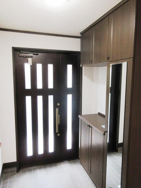 小山戸建の玄関