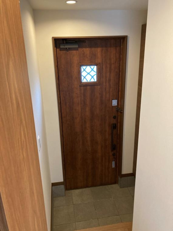 長後戸建の玄関