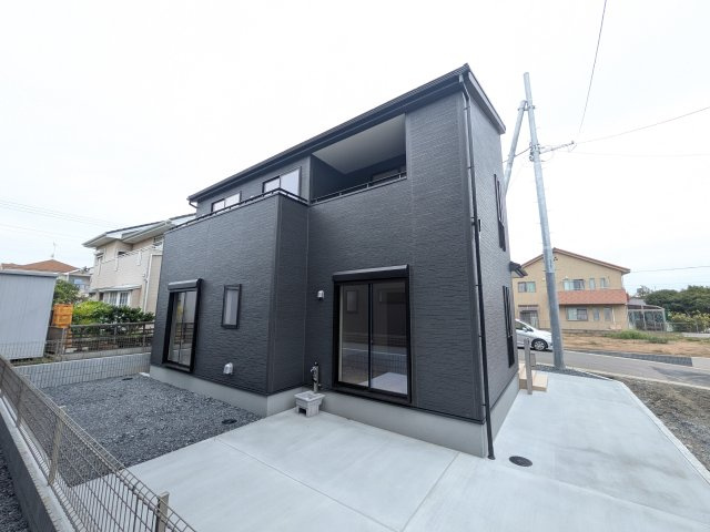 ひたちなか市中根9期　新築戸建　4号棟の外観|【月々6万円台〜】
写真だけでは伝わらない快適さを、ぜひ現地で体感しませんか？
即日見学可能です！平日のご案内も可能です♪
お気軽にお問合せください！