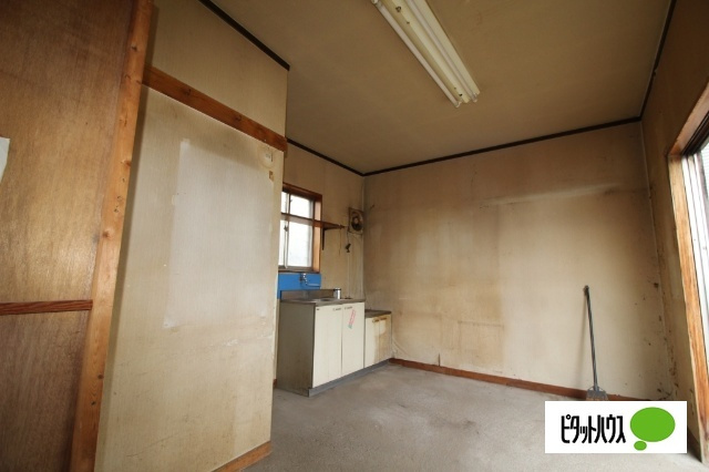 上泉町倉庫付事務所の内装|写真と現況は異なります。