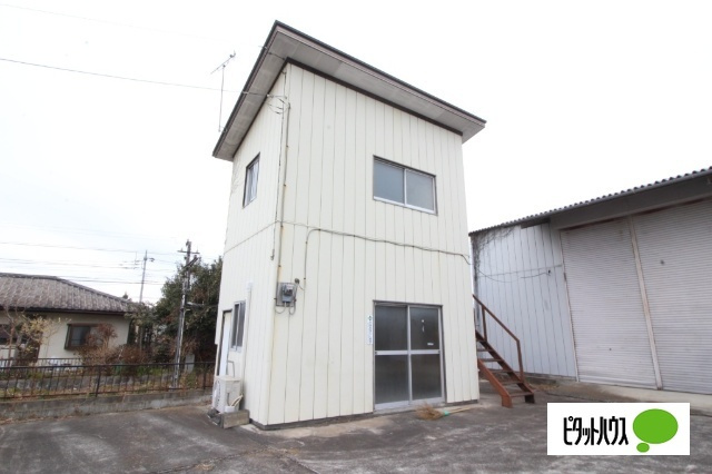 上泉町倉庫付事務所の外観