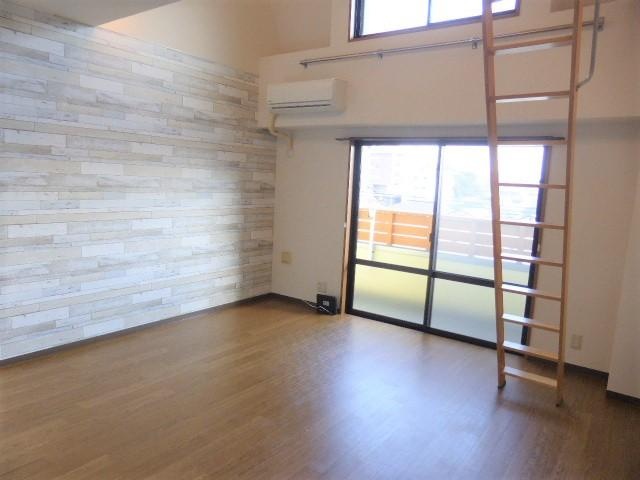 スリーディーガーデン本山の居間・リビング
