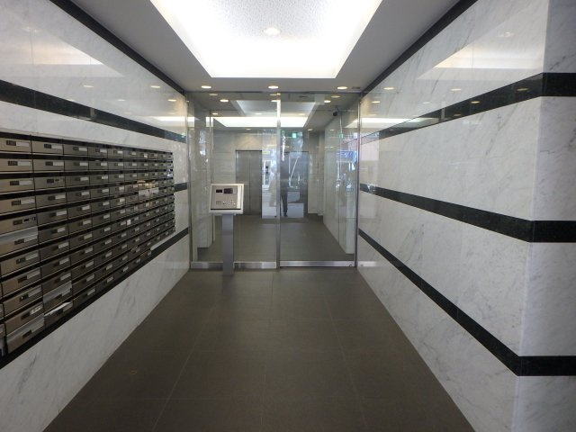 プライムアーバン日本橋茅場町のエントランス