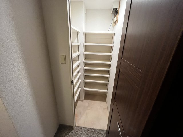 エフローレ日本橋浜町の玄関