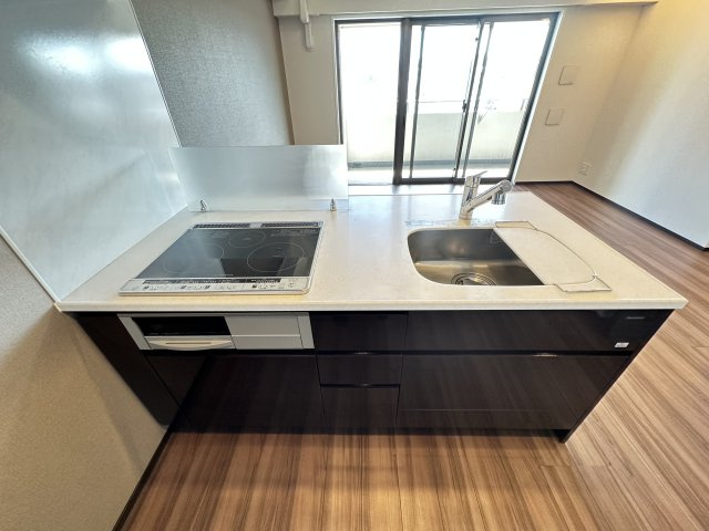 コンシェリア南麻布 ＜ＴＯＫＹＯ ＰＲＥＭＩＵＭ＞ ＷＥＳＴのキッチン|同タイプ別住戸写真となります。現況と異なる場合がございます。