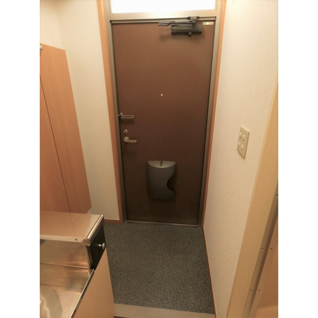 クローバー１番館の玄関