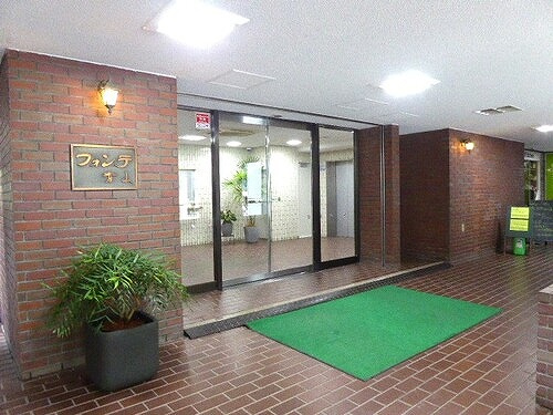 フォンテ青山のエントランス|エントランス(内側)　※2021年7月撮影