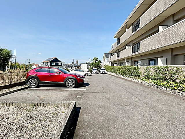 レージュエクセルの駐車場
