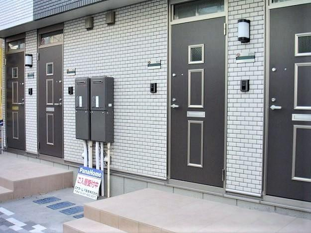 プリマベーラ本中山の玄関