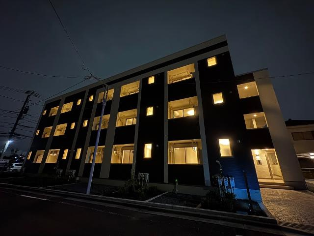 ヴィラ　アルブルの外観|外観写真（夜）