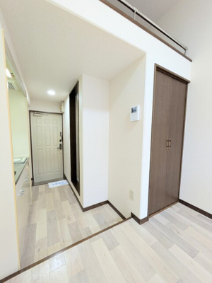 洋室からみた玄関