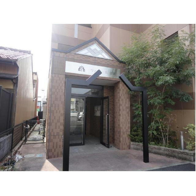 岐阜市加納上本町４丁目のアパートのエントランス