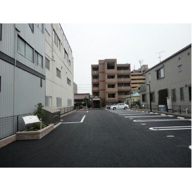 岐阜市加納上本町４丁目のアパートの駐車場