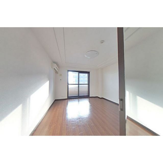 岐阜市加納上本町４丁目のアパートの居間・リビング