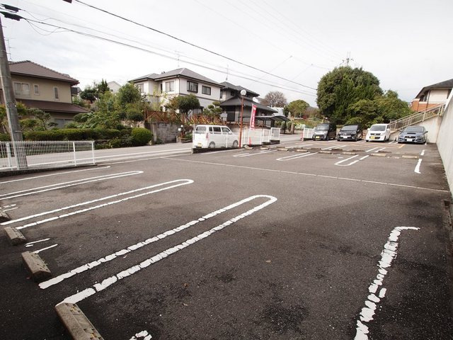 ネオ・ブローテＡの駐車場
