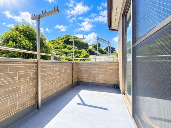 横浜市南区永田南１丁目の中古一戸建のバルコニー|広さも十分のルーフバルコニー！！
陽当り・通風良好で洗濯物も良く乾きます。