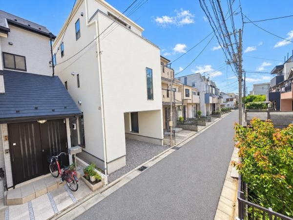 川崎市川崎区台町の新築一戸建の前面道路含む現地写真|陽当りの良さ、住環境を現地にてご確認下さい！
周辺環境も合わせてご案内させていただきます！