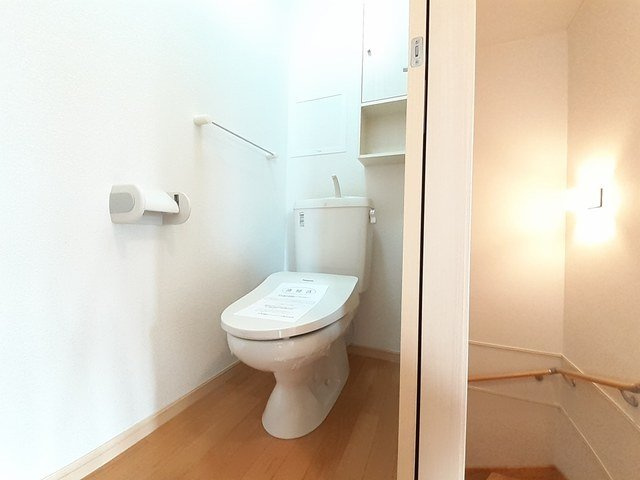 カトルセゾンＣのトイレ|落ち着いた色調のトイレです